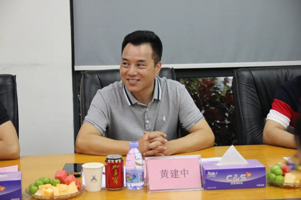 ÉîÛÚÊеڶþÖ°ÒµÊÖÒÕѧУ¸±Ð£³¤»Æ½¨ÖÐ ÉîÛÚÊеڶþÖ°ÒµÊÖÒÕѧУ¸±Ð£³¤»Æ½¨ÖÐ